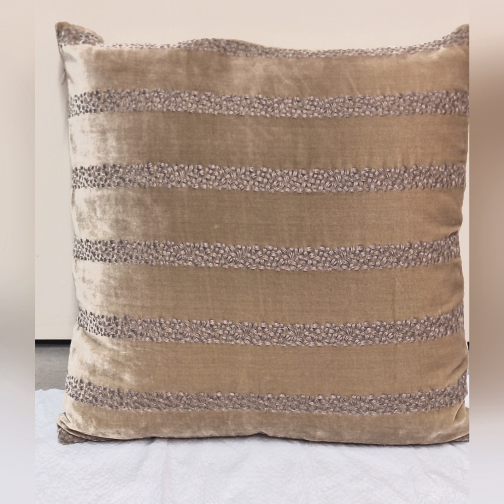 DRANSFIELD & ROSS | Square, Decorative Velvet Pillow Cover